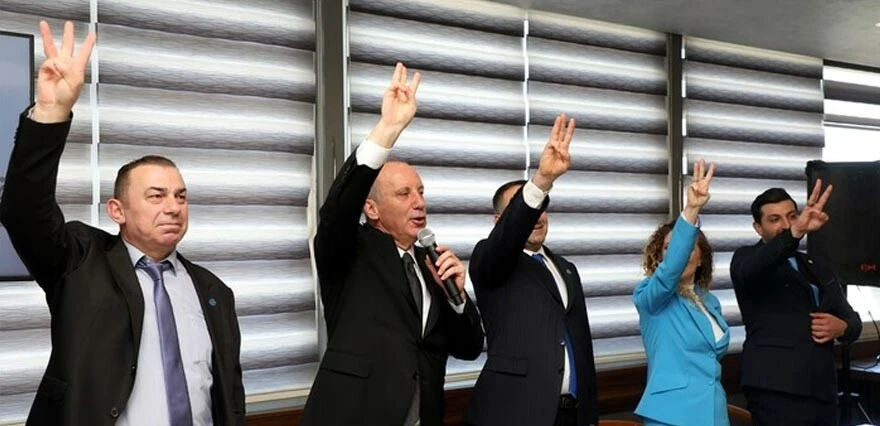 Muharrem İnce ilk kez Rize'de tanıttı! İşte Memleket Partisi'nin selamlama işareti