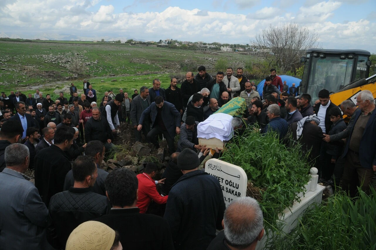 Bulgaristan’da ölü bulunan genç doktor, Cizre’de defnedildi