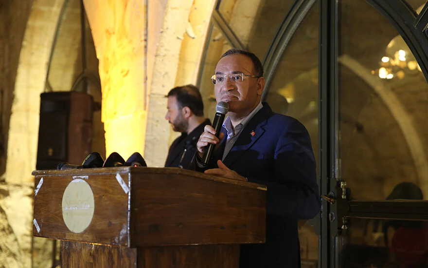 Bakan Bozdağ'dan 6'lı masaya eleştiri: 5 sağcı 1 solcuya çalışıyor