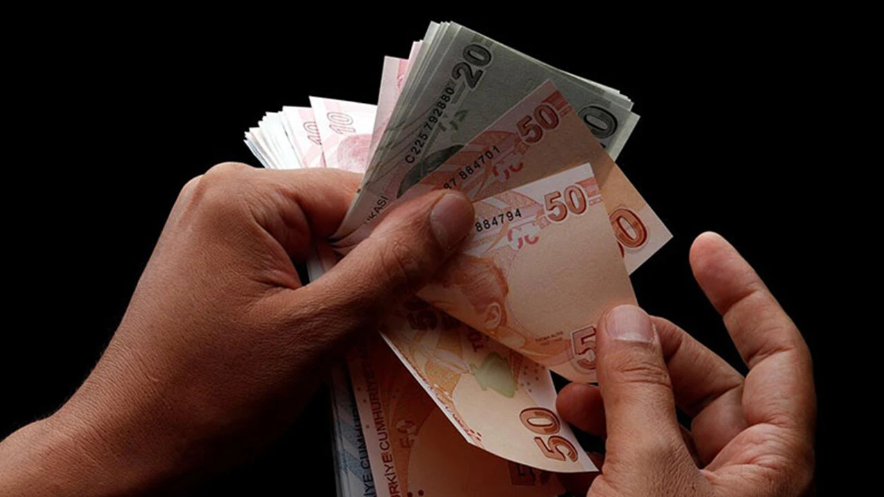 Ev kadınlarına emeklilik yolunda prim desteği: 3.202 lira yerine 2.135 lira yatırılacak