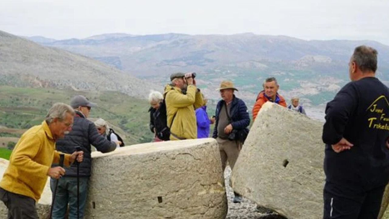 Nemrut Dağı&#039;na ilk turist kafilesi geldi