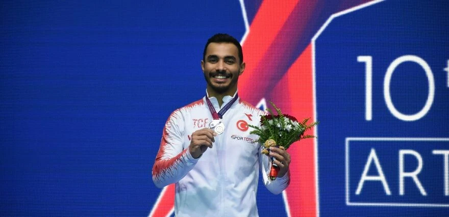 Artistik Cimnastik Şampiyonası'nda bir madalya da Ferhat Arıcan'dan
