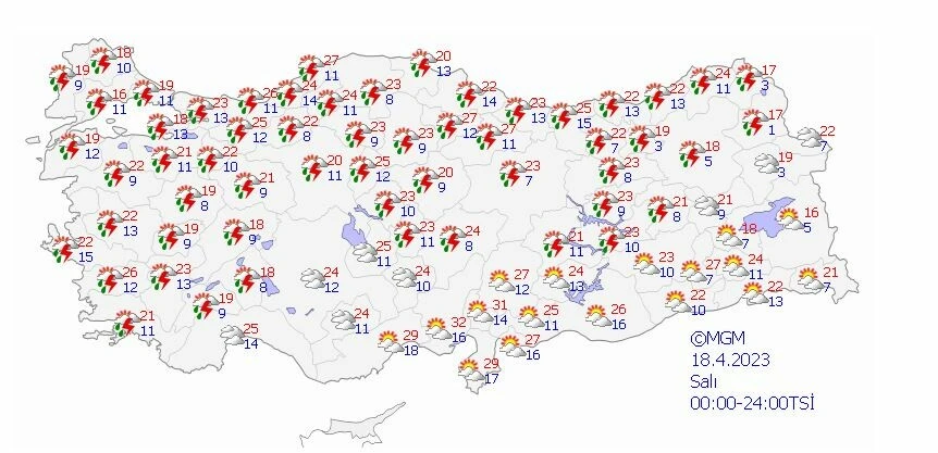 Kara bulutlar gökyüzünü kaplıyor, sağanak ve fırtına çok kuvvetli geliyor! Meteoroloji peş peşe uyarılarını sıraladı