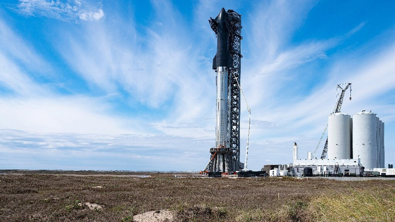 İnsanlığı gelecekte Ay&#039;a taşıyacak. Dünyanın en büyük roketi Starship&#039;in test uçuşu ertelendi, tam da nefesler tutulmuşken!