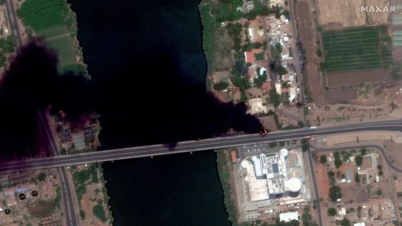 Sudan'da iç savaş! Ölü sayısı 100'e yaklaştı yüzlerce yaralı var bakanın evinde roket fırlatıldı