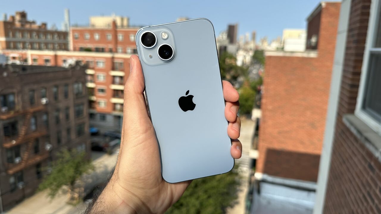 iPhone 14&#039;ün sorunları bitmiyor: Bu sefer aniden kapanıp açılıyor!