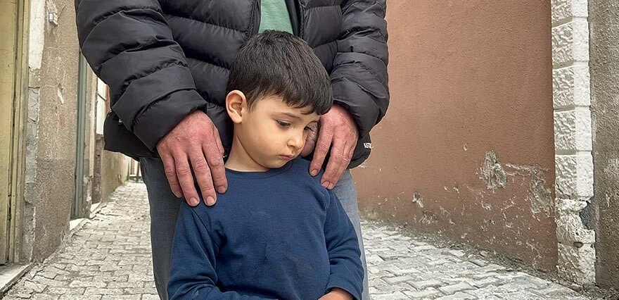 Bir köpek saldırısı daha: 4 yaşındaki çocuk ölümden döndü