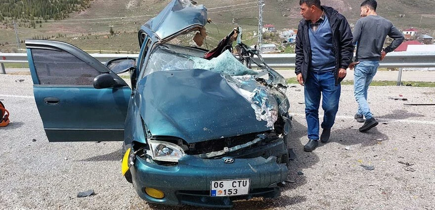 Deprem bölgesinde feci kaza! Köpeğe çarpmamak için karşı şeride uçtu: 4 ölü, 3 yaralı