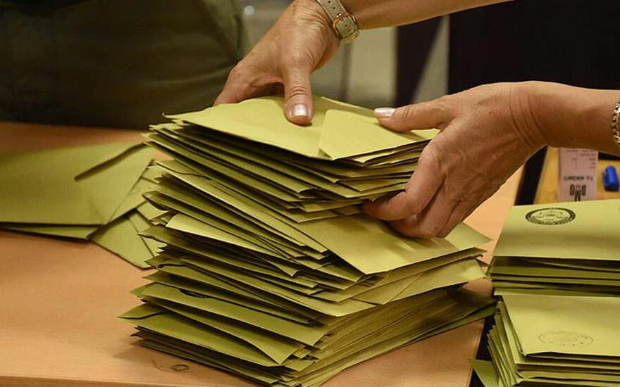 Son seçim anketi ne diyor? İlk turda durum kritik, ikinci tura kalırsa kazanan belli