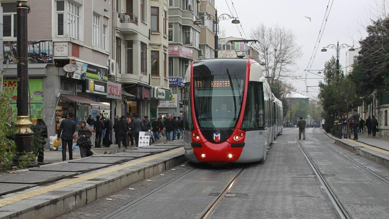 İstanbul&#039;da tramvay seferleri aksadı! Peş peşe anonslar yapıldı