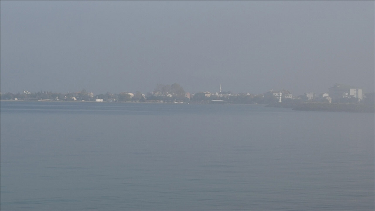 Çanakkale Boğazı &#039;sis&#039; nedeniyle transit gemilere kapatıldı