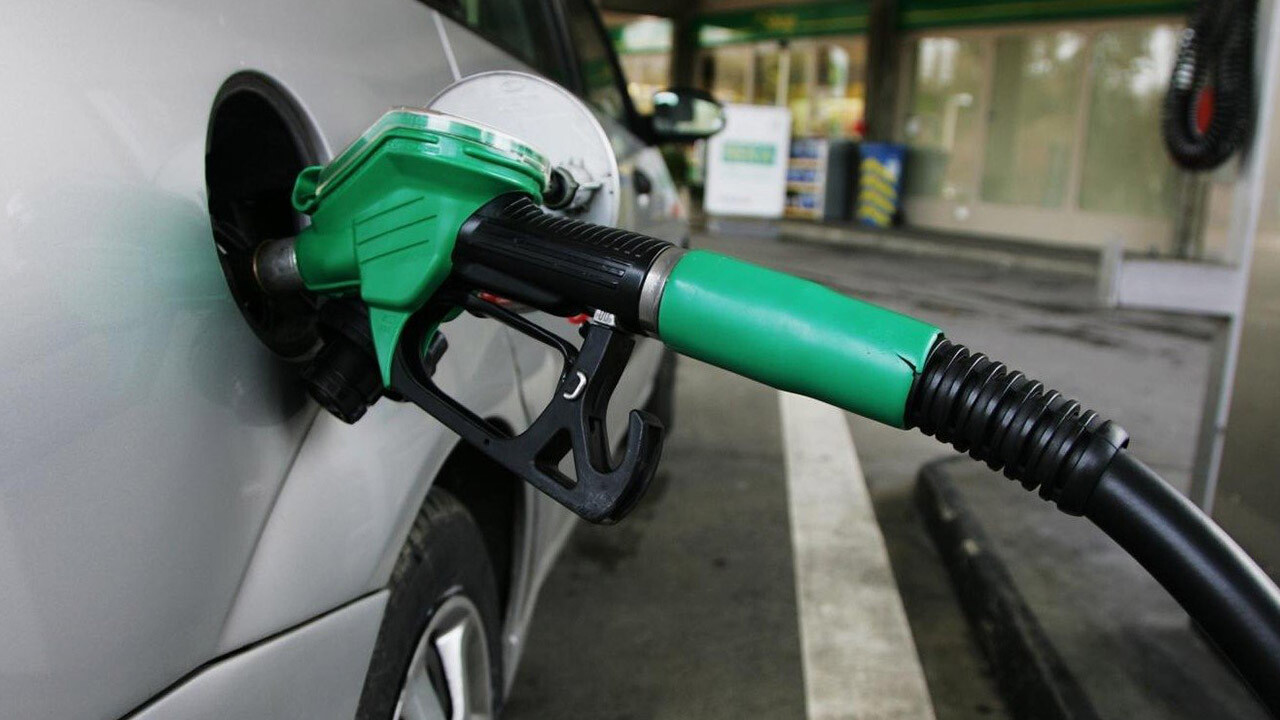 Petrol kritik seviyeye geriledi: Benzine motorine çifte indirim pompaya yansıdı