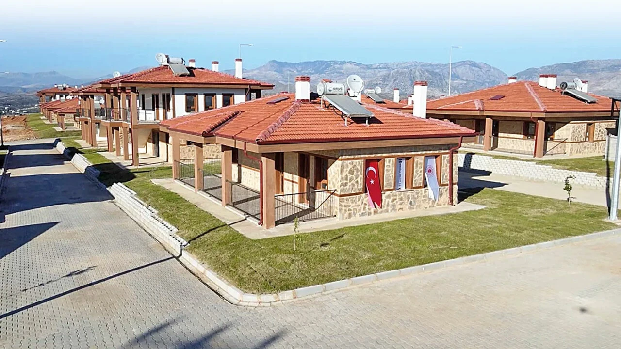 Manavgat ayağa kalktı, tüm evler mayısta teslim