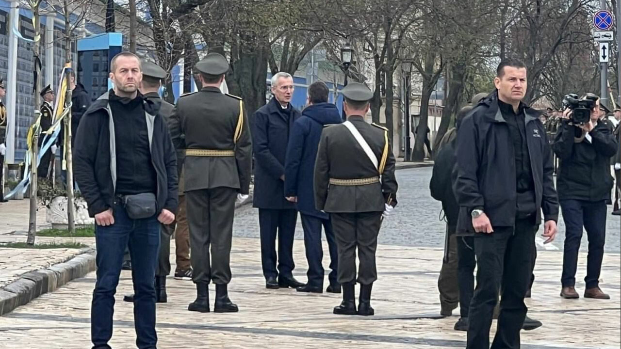 NATO Genel Sekreteri Jens Stoltenberg&#039;ten bir ilk! Kiev&#039;e sürpriz ziyaret