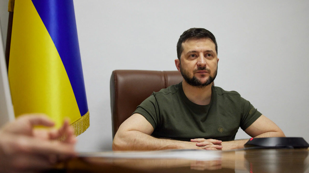 Ukrayna lideri Zelenskiy&#039;e &#039;yakışıklı&#039; demek suç sayıldı! Duyanlar ihbar etti