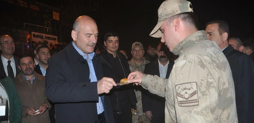 Bakan Soylu sınırda! Ramazan Bayramı'nda Mehmetçik'i yalnız bırakmadı