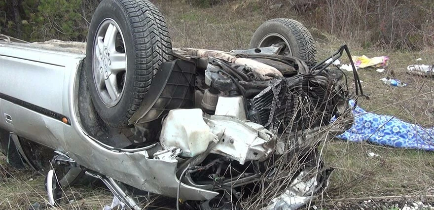 Bayram ziyaretine giderken kaza yaptılar: 1 ölü, 4 yaralı