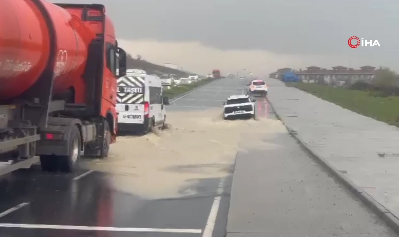 İstanbul'da kontak kapattıran dolu yağışı