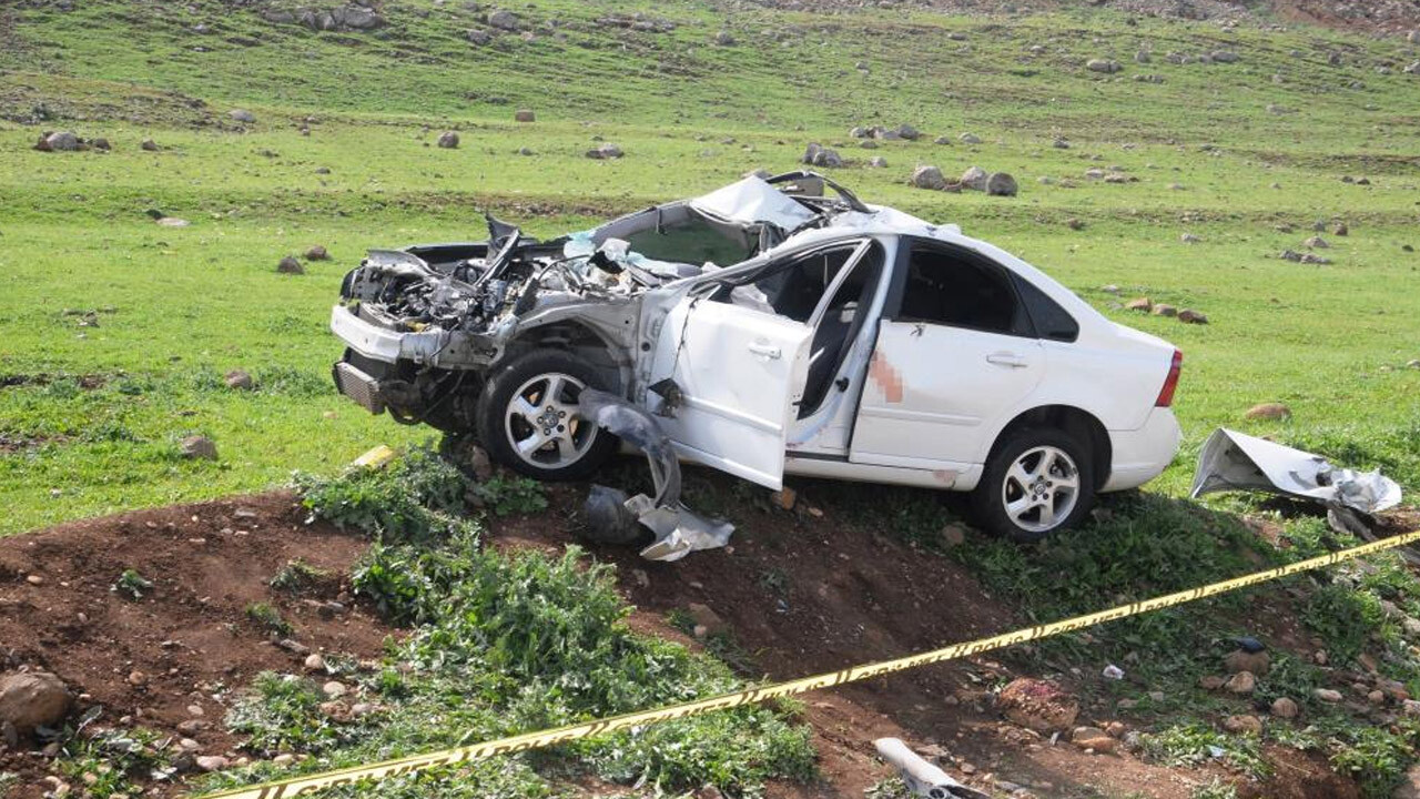 Şırnak&#039;ta otomobil ile kamyonet çarpıştı: 2 ölü, 8 yaralı