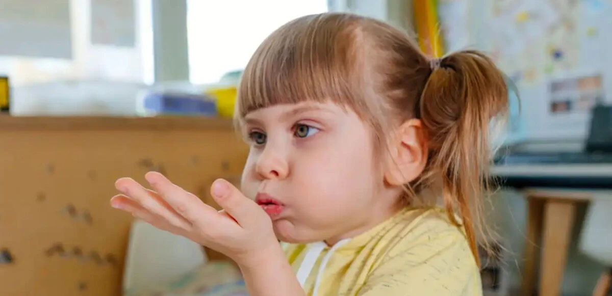 Angelman Sendromu Nedir? Nedenleri, Belirtileri, Tedavisi, Testi