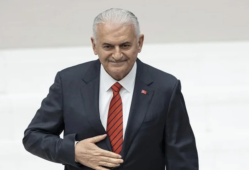 Binali Yıldırım TBMM'ye İstiklal Marşı okuyarak veda etti