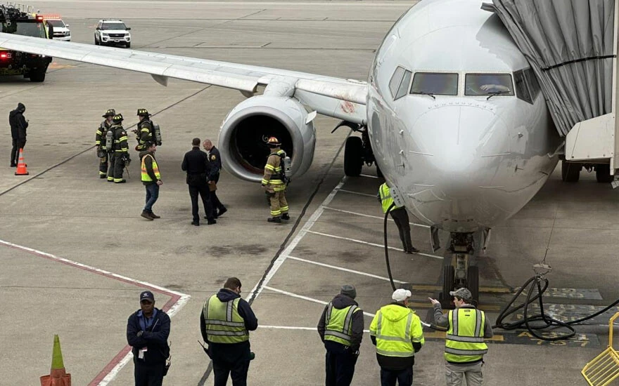 Motoru alev alan uçak acil iniş yaptı! O anlar kamerada
