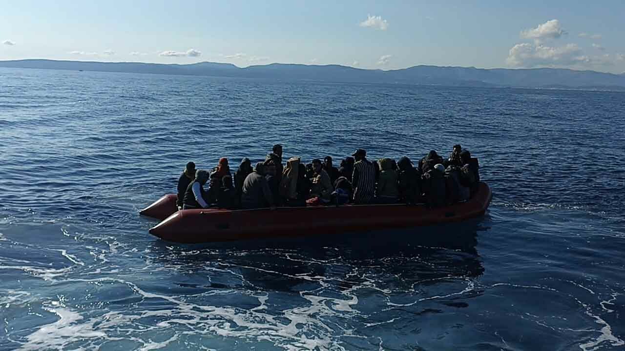 Yunanistan&#039;ın ölüme ittiği 62 göçmen kurtarıldı