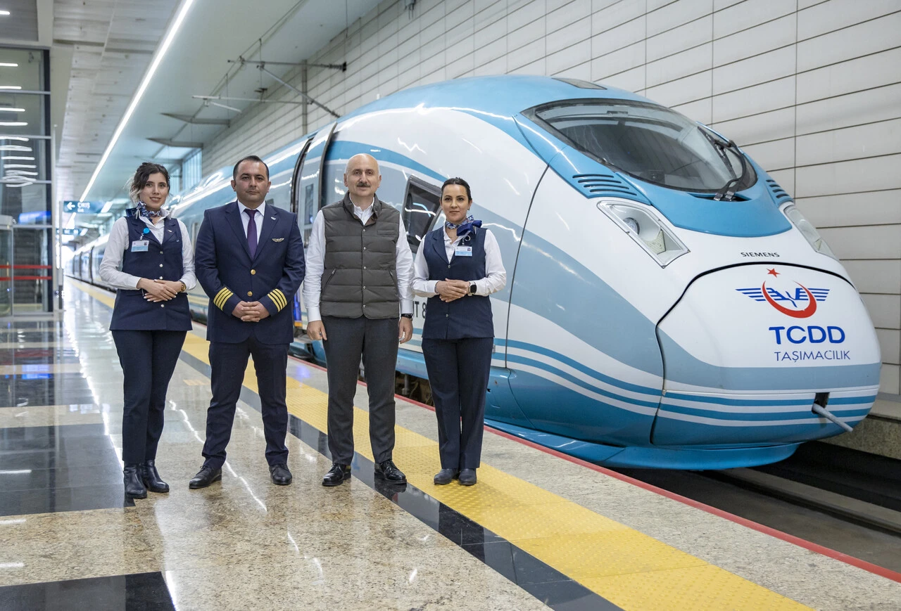Bakan Karaismailoğlu müjdeyi duyurdu! Ankara-Sivas Hızlı Tren Hattı yarın açılıyor