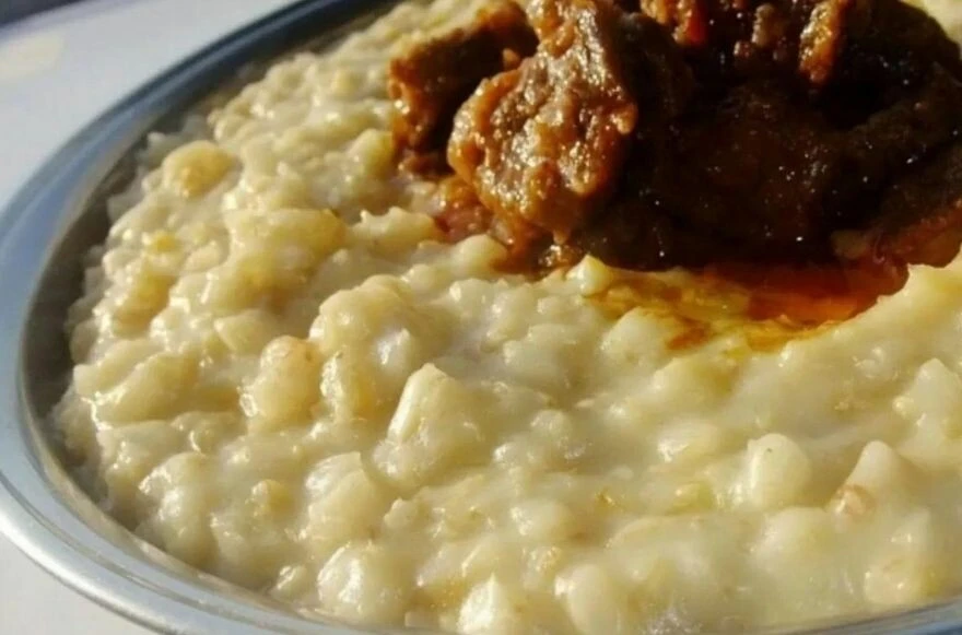 12 saat boyunca pişiriliyor. 1 Kazan dakikalar içinde silip süpürülüyor..