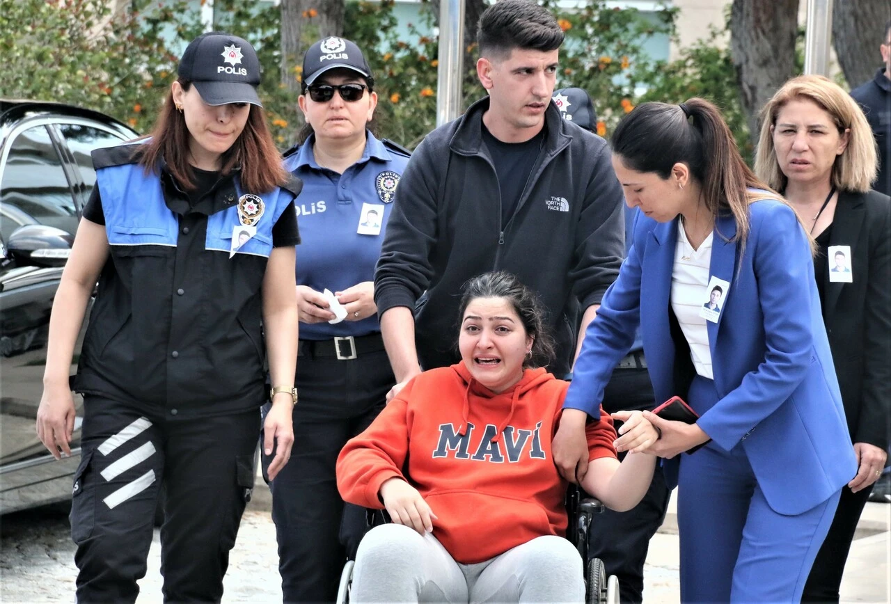 Feryatlar yürekleri dağladı... Hayatını kaybeden polis memuruna hamile eşi ve babasından son görev