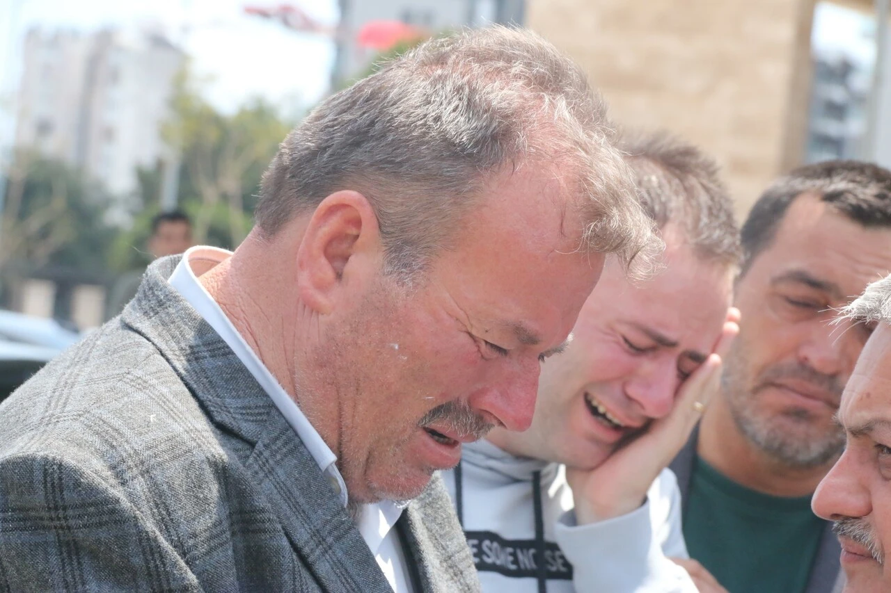 Feryatlar yürekleri dağladı... Hayatını kaybeden polis memuruna hamile eşi ve babasından son görev