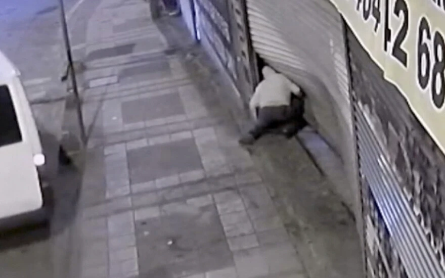 İstanbul'da film sahnelerini aratmayan soygun güvenlik kamerasında