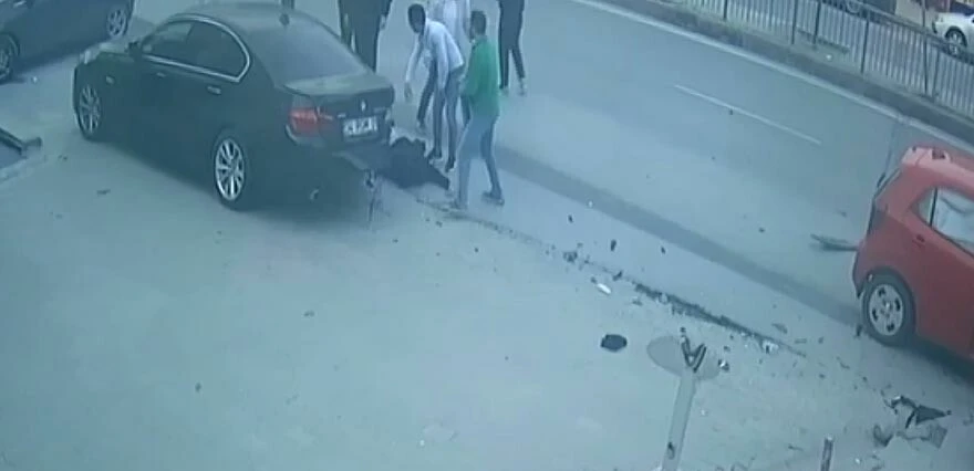 Köpeğe çarpmamak için direksiyonu kırdı, ortalık savaş alanına döndü: 1 ölü, 2 yaralı