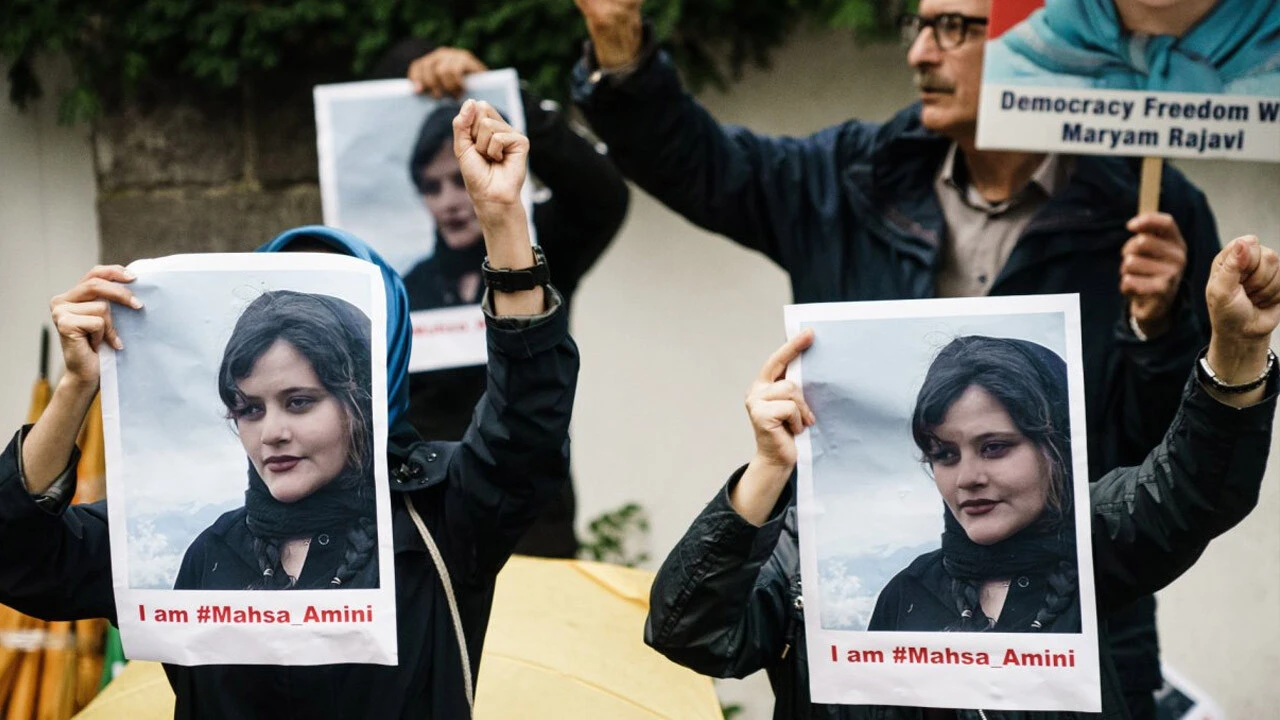 İran'ın gizli komitesi ortaya çıktı! Ünlü isimler için cadı kazanı