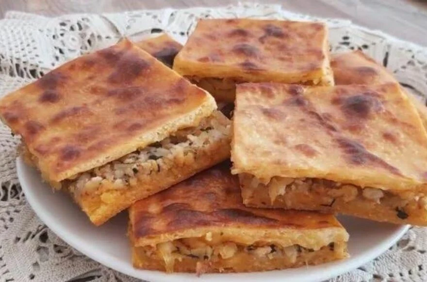 Gelinim mutfakta yarışmasında yapılan kömbenin tarifi.. Tüm börek tariflerini çöpe attırıyor..