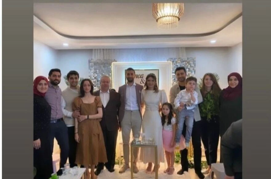 Yalı Çapkını'nın Ferit'i söze katıldı, abisini görenler şaştı kaldı! Bu kadar benzerlik olmaz!