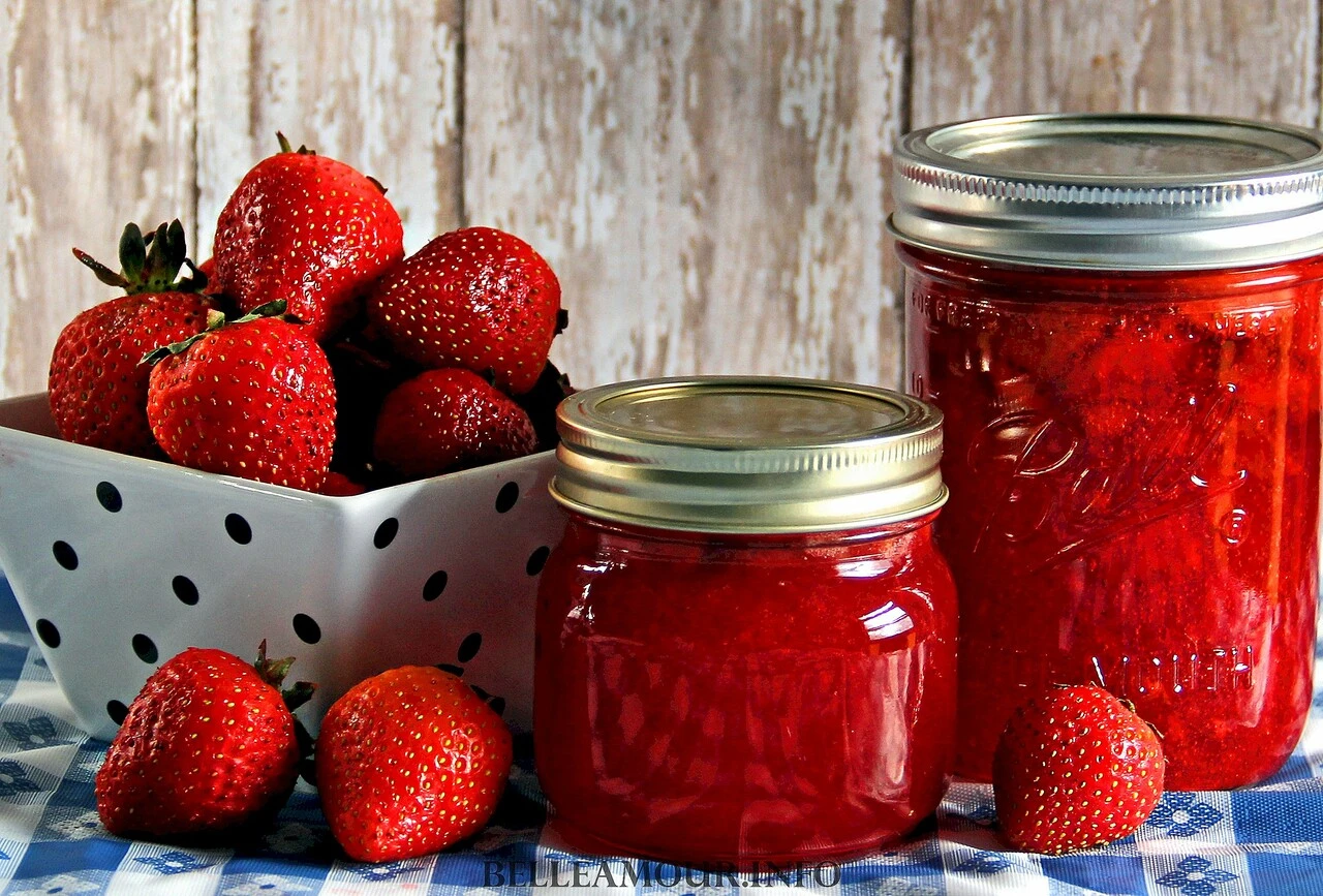 Yaptığınız çilek reçeli eriyorsa işte bilmeniz gereken teknik! Kıvamı tam tutuyor