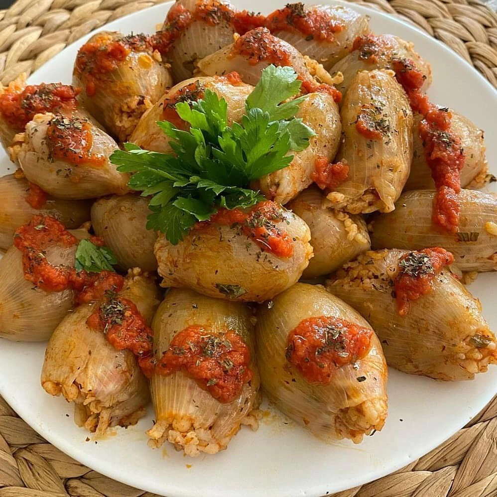 Lahana ve yaprak sarmasını tahtından eden tarif! 50 yıllık aşçılar bile deneyince vazgeçemiyor