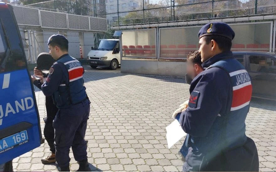 Jandarma'dan emeklileri milyonlarca TL dolandıran şebekeye operasyon