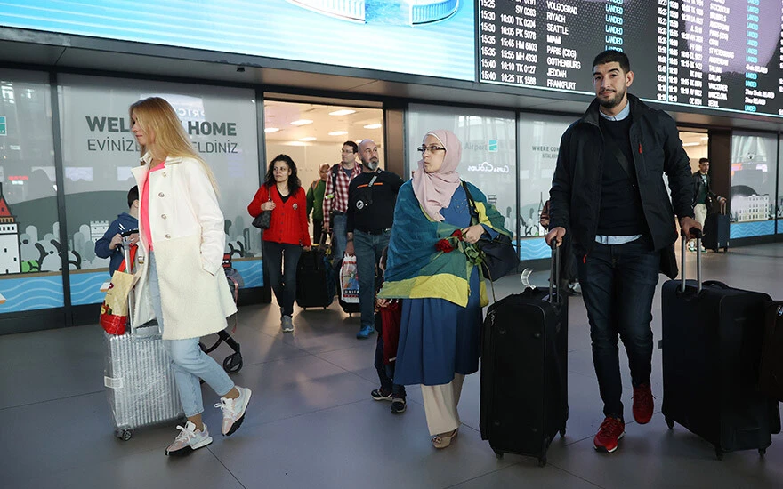 Bakan Akar'dan Sudan açıklaması: Türk vatandaşlarının tahliyesi için Koca Yusuf'lar devrede