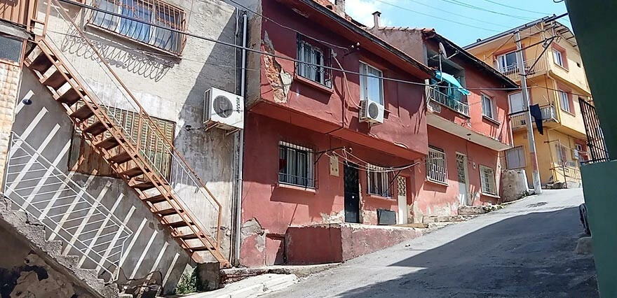 Yine cani koca dehşeti... Boşanmak üzere olduğu karısını çocuğunun gözü önünde öldürdü