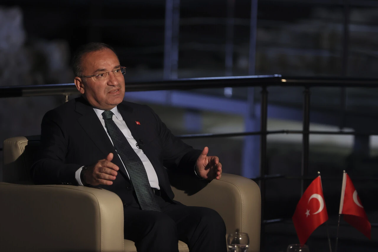 Bakan Bozdağ'dan Öcalan'la görüşme iddialarına net cevap: Yalan Bakan Bozdağ'dan Öcalan'la görüşme iddialarına net cevap: Yalan