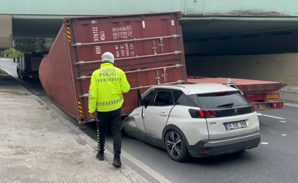Anadolu Efes'in yıldız oyuncusu Bryant Dunston kaza geçirdi! Tır dorsesi devrildi
