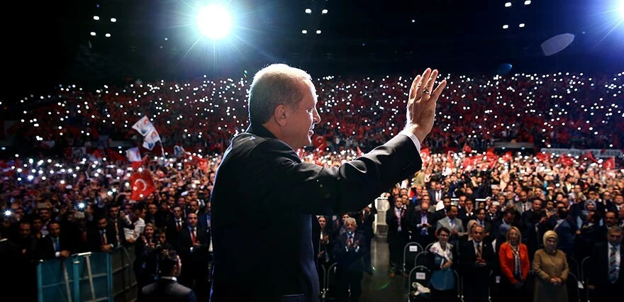 Erdoğan'dan yurt dışında yaşayan Türk vatandaşlarına peş peşe müjdeler: Özel konut, emeklilik, askerlik...