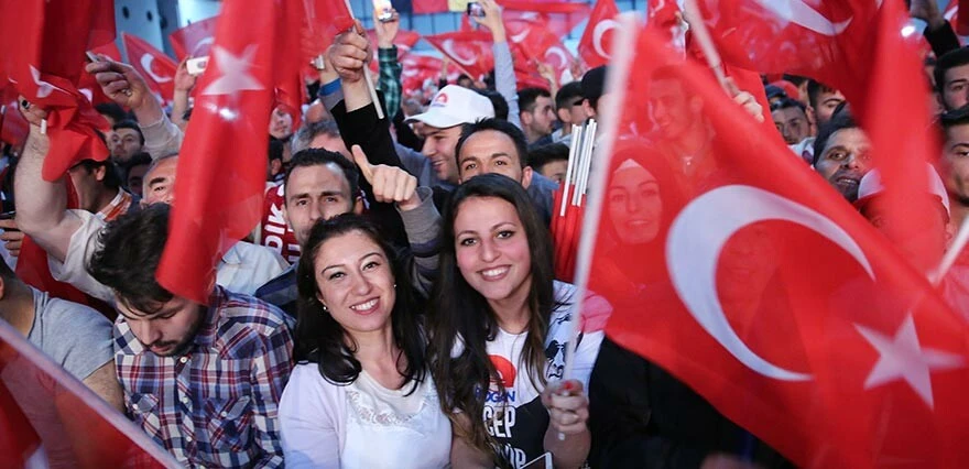 Erdoğan'dan yurt dışında yaşayan Türk vatandaşlarına peş peşe müjdeler: Özel konut, emeklilik, askerlik...