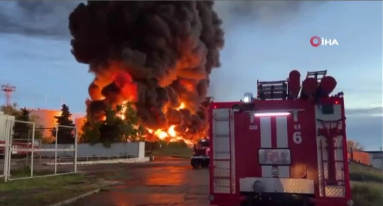 Kırım'daki petrol depolama tesisine İHA saldırısı! Alev alev yanıyor