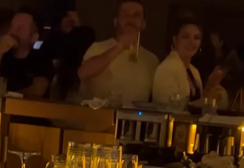 Bu görüntüler çok konuşulacak! Melis Sezen’in kendinden 15 yaş büyük iş insanıyla beraberliği ortaya çıktı!