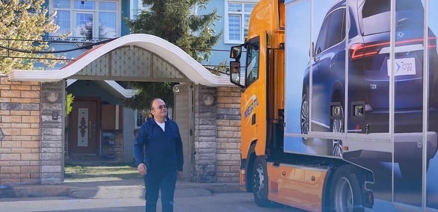 Kapıya teslim yerli otomobil! Togg'lar TIR'lara yüklenip hak sahiplerinin evlerine kadar götürüldü