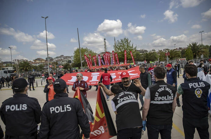İşçiler bayramını kutluyor: Emeğin günü 1 Mayıs!