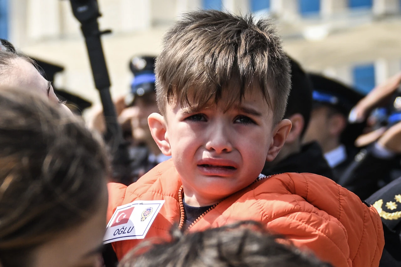 En acı görev... Suriye'de şehit olan polis memurları Özgür Barçın ve Resul Barutçu'ya veda